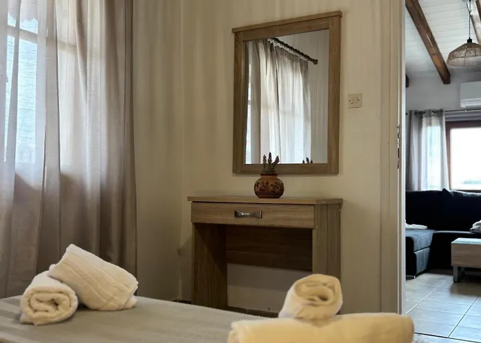 Semeli * Skiathos Town